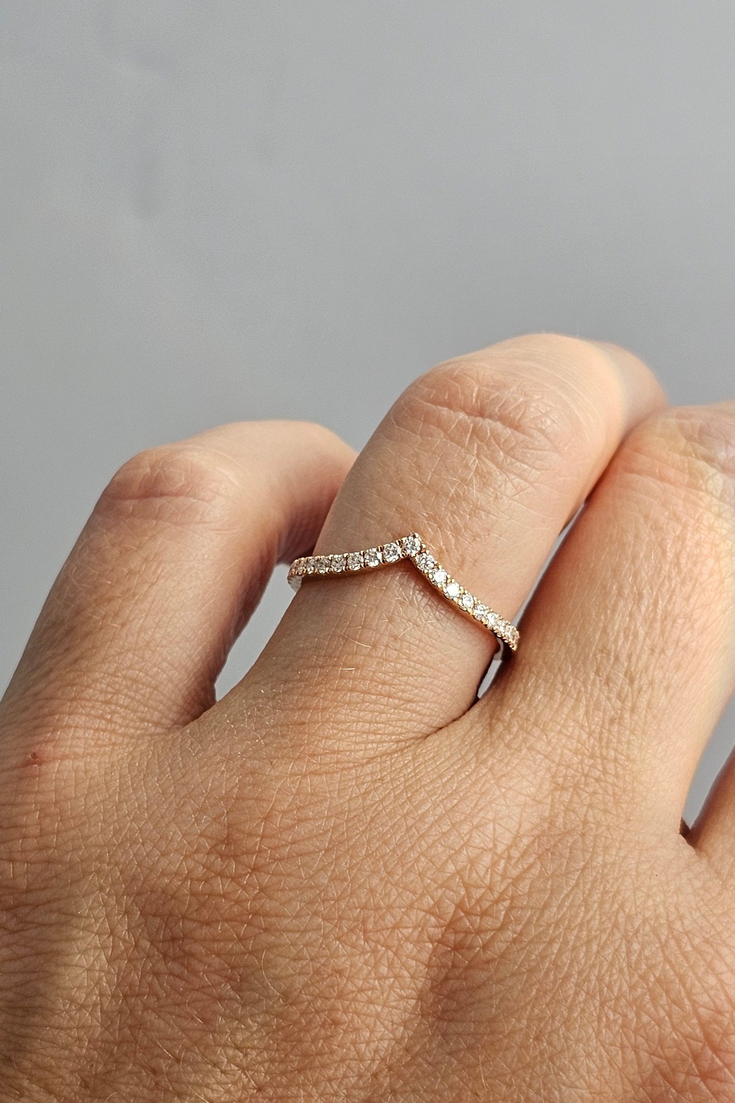 High-peak-diamond-set-band