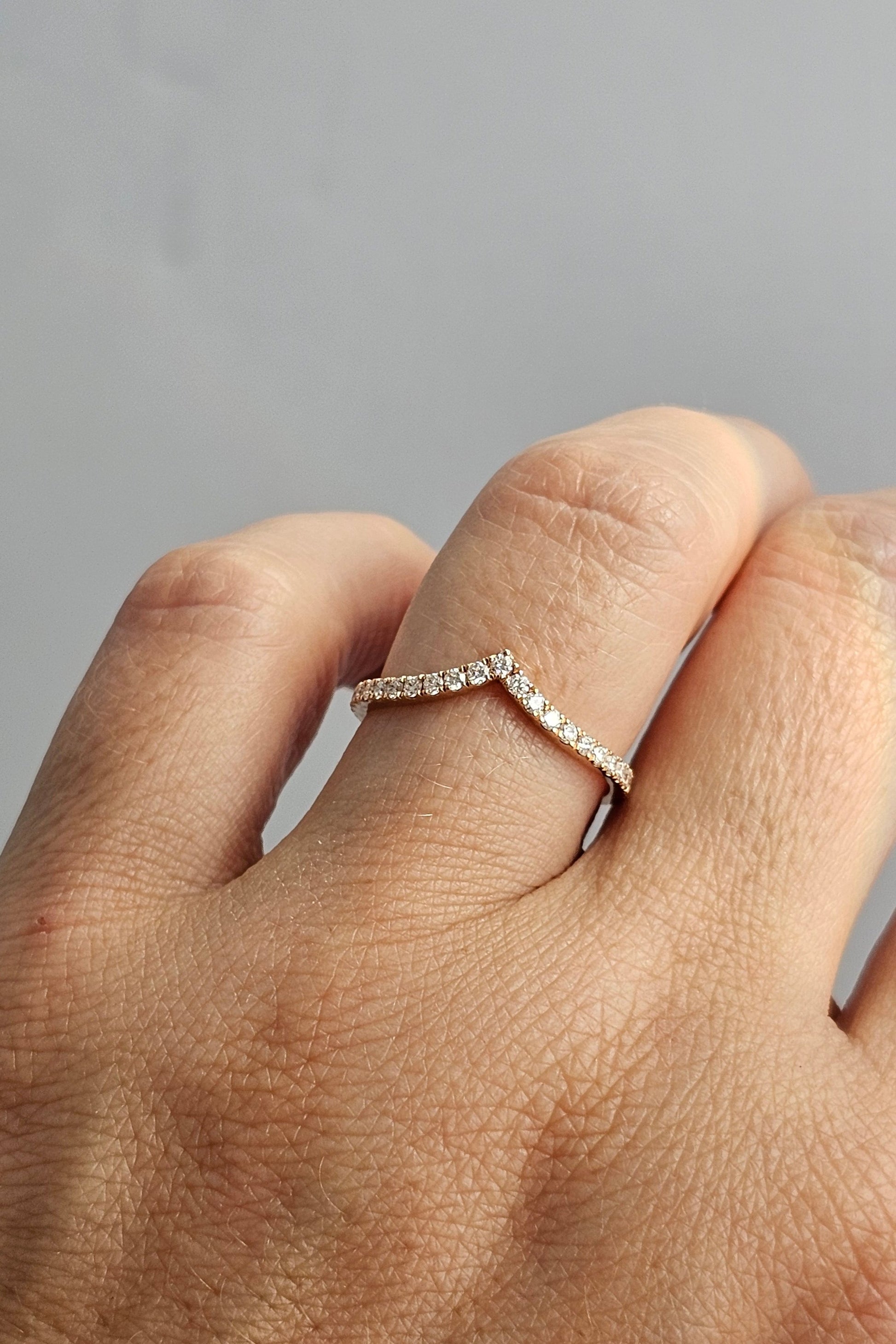 High-peak-diamond-set-band