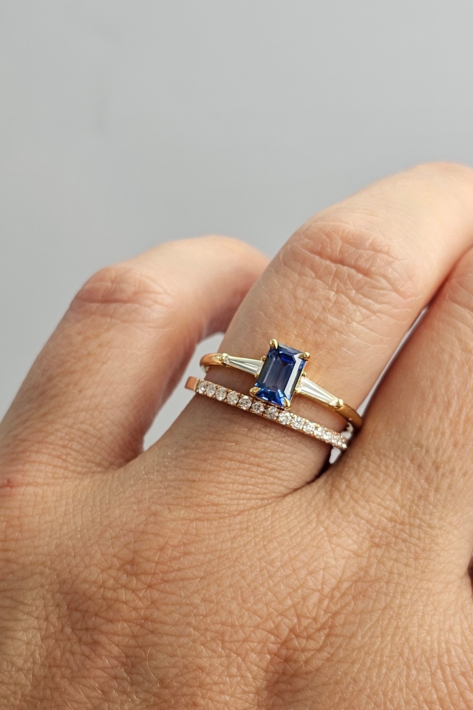 blue-sapphire-engagement-ring
