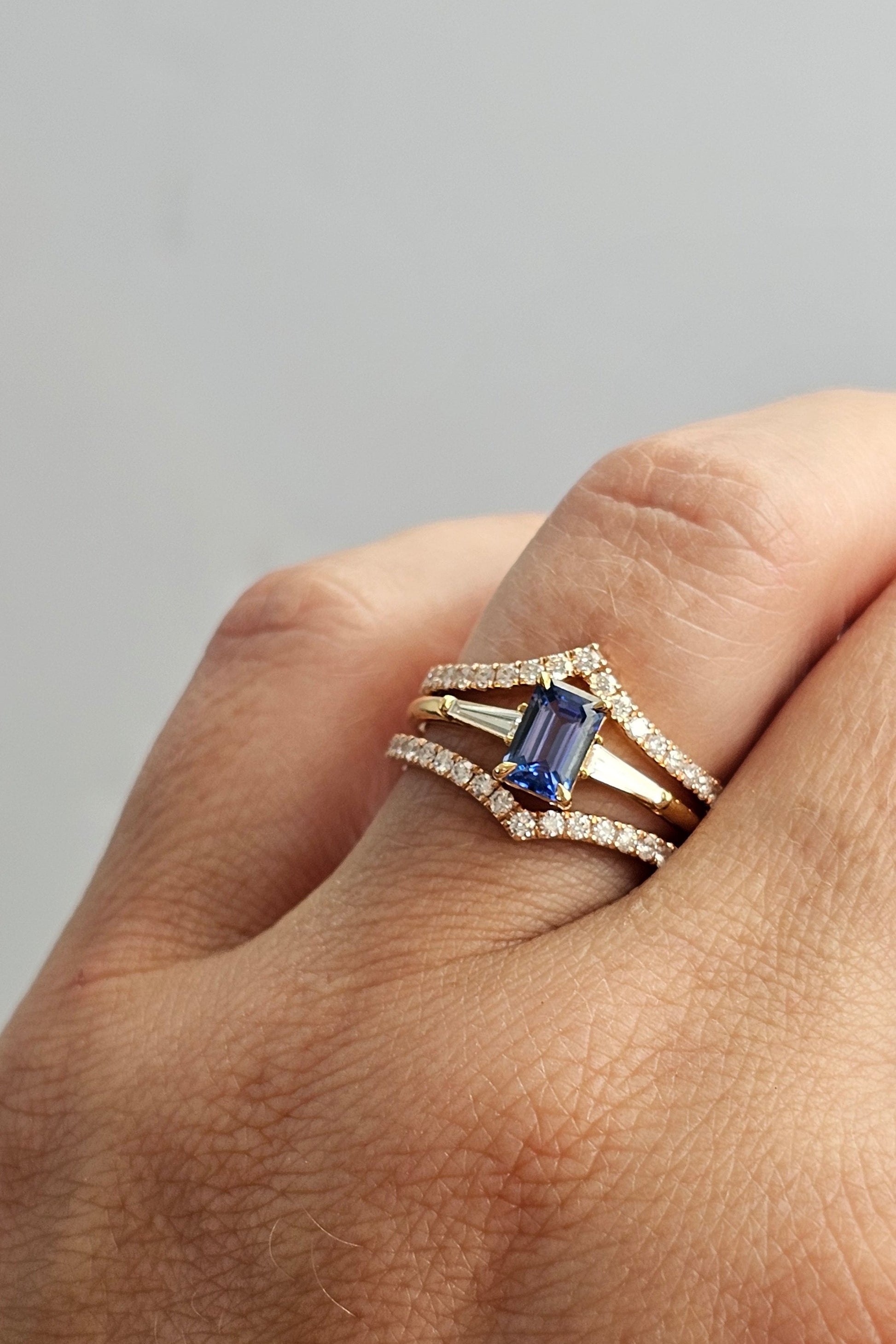 blue-sapphire-engagement-ring