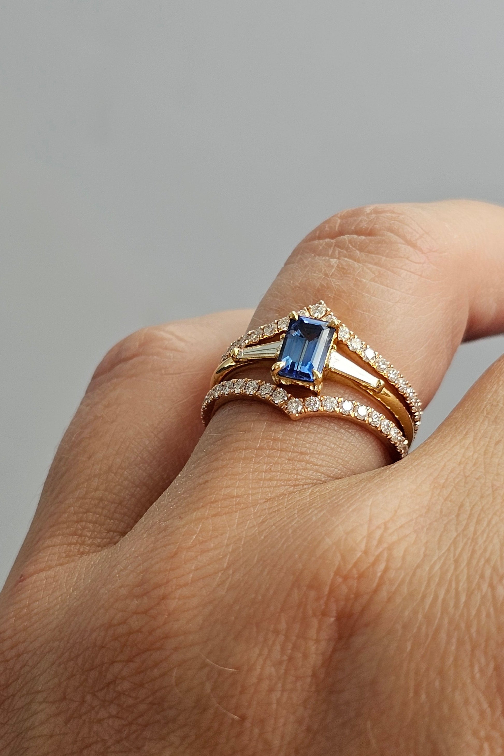 blue-sapphire-engagement-ring