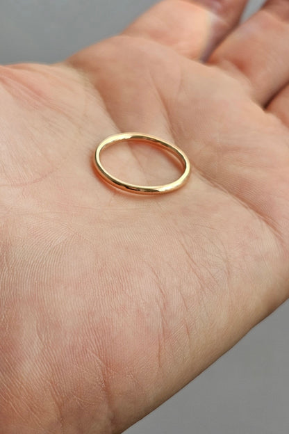 Plain-half-round-gold-band