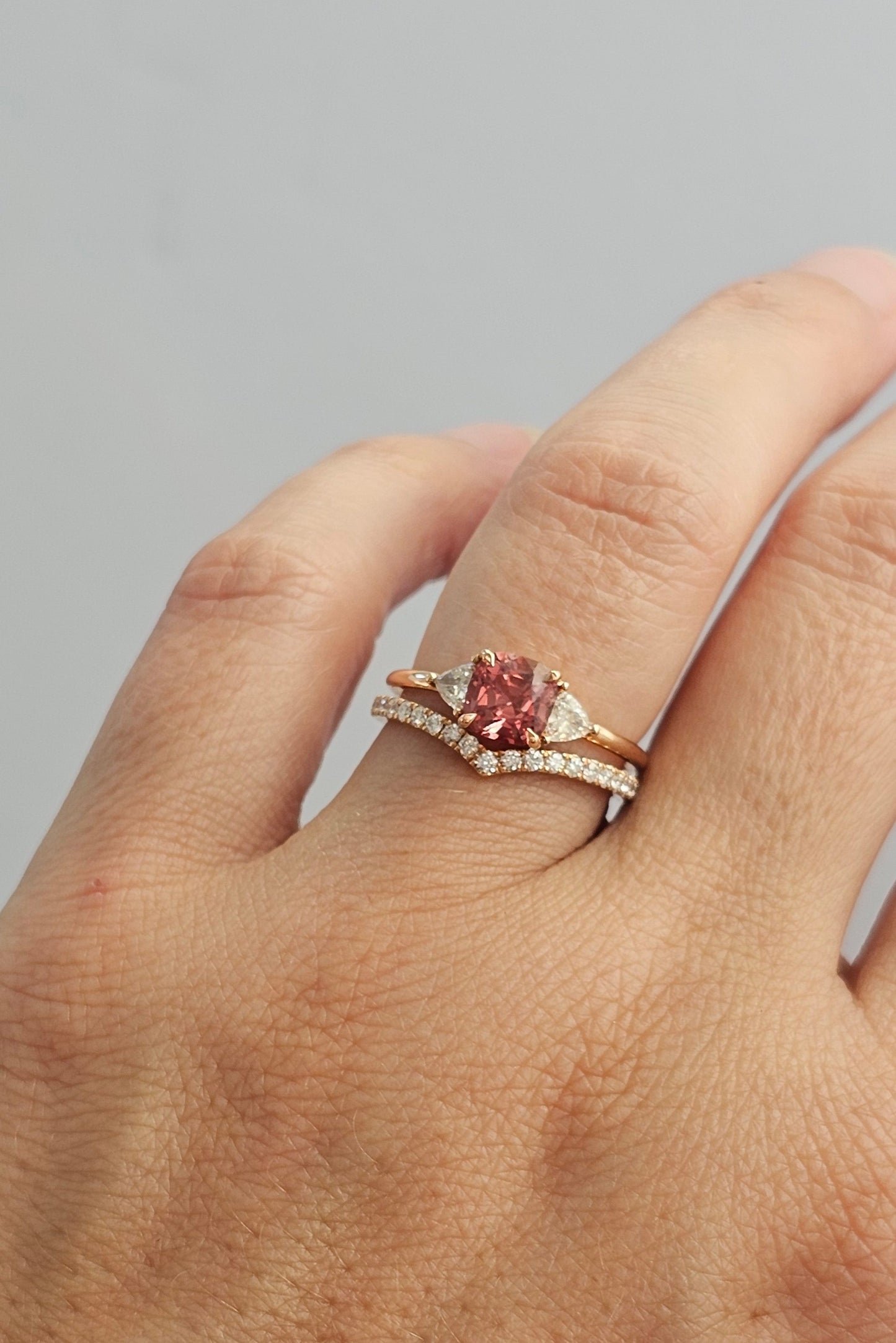 Low-peak-diamond-set-band